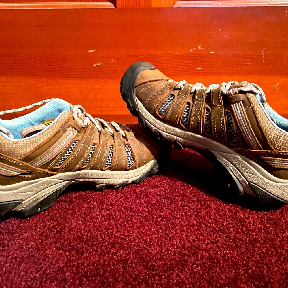 Women’s Keen hiking shoes